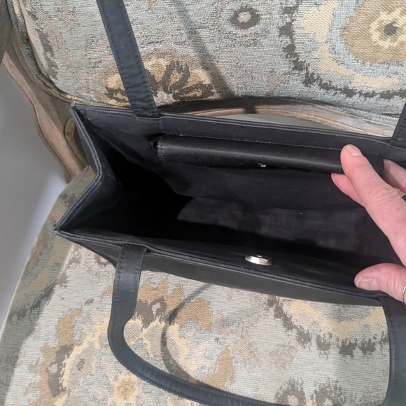 Kate Spade black bag. 11" x 7.5" x 5" - Picture 8 of 10